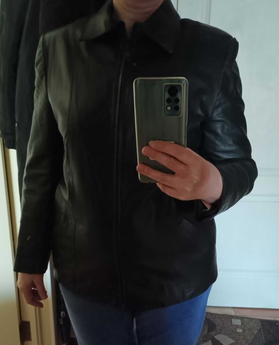 Демисезонная черная куртка из натуральной мягкой кожи р. 46-48 (новая)