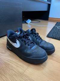 Ténis Nike Air Force 1 - Pretos - Tamanho 42