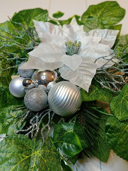 Stroiki świąteczne kompozycje nagrobne