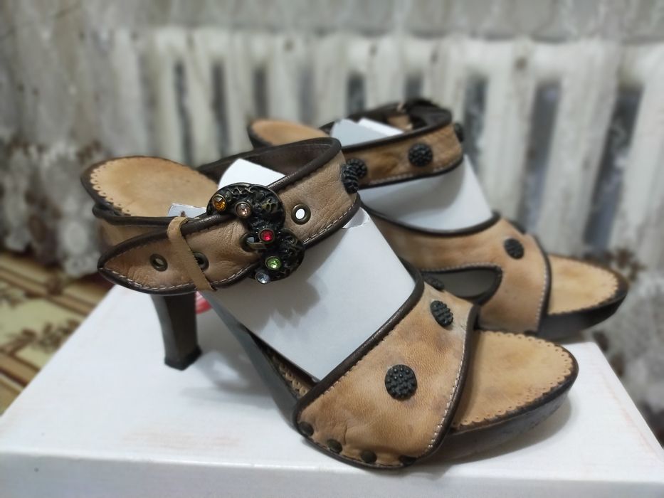 Шлепанцы, босоножки