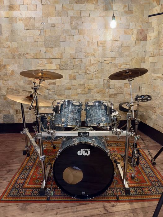 Барабани DW з рамою Pearl, педаллю DW та тарілками Paiste