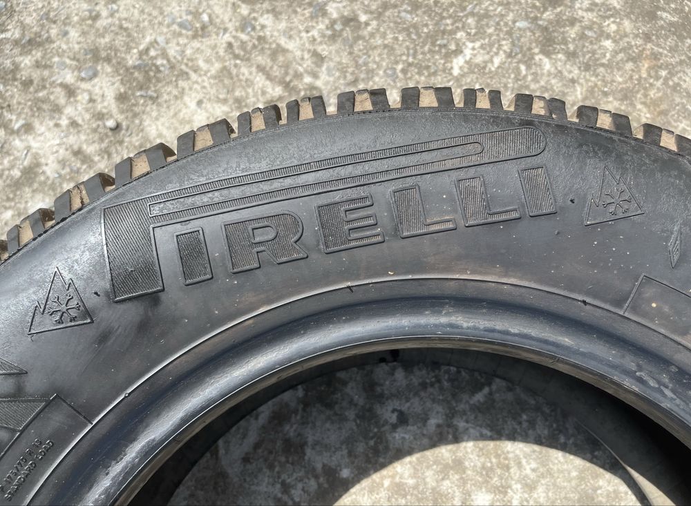 Резина Pirelli 175/70 R13 пара зима шипована