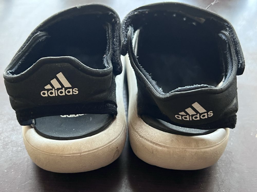 Сандалі adidas  дитячі 23 розмір