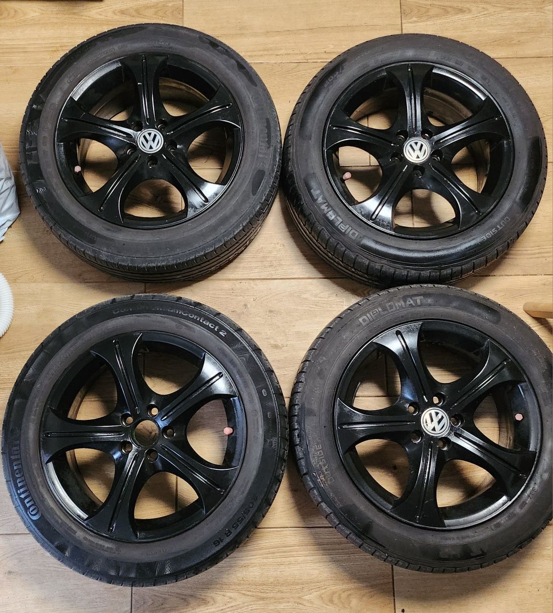 Felgi aluminiowe-Alufelgi od golfa 4 opony letnie 205/55r16