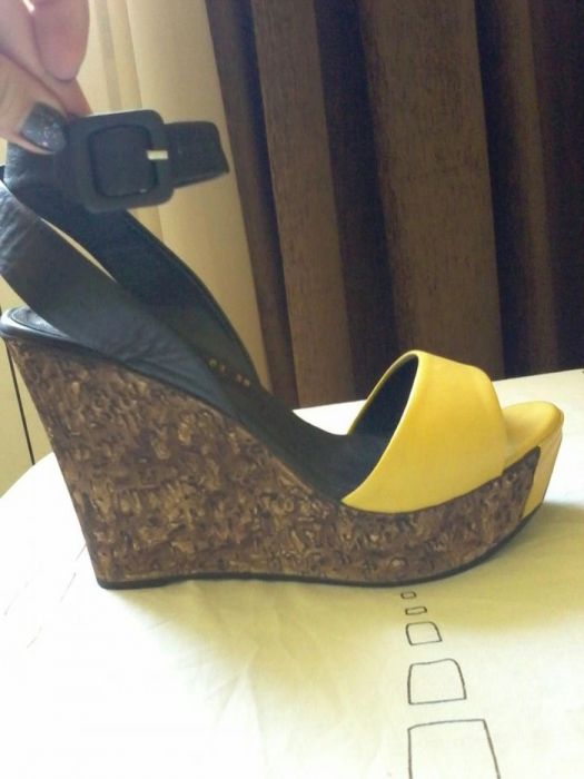 Кожаные босоножки