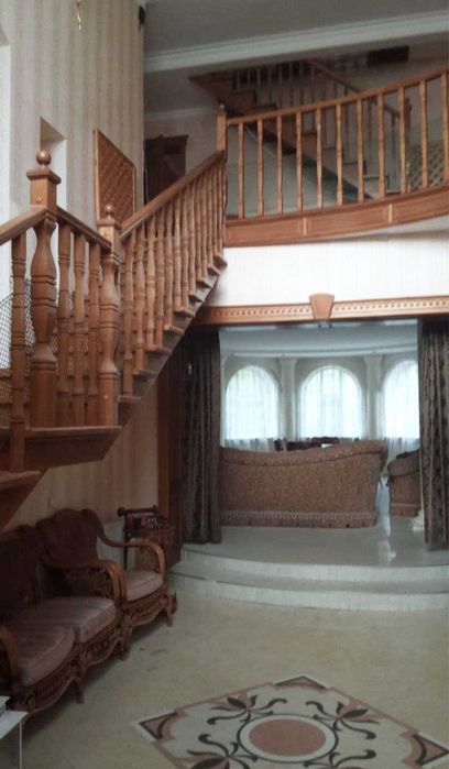 Оренда будинку для сімʼї, під офіс