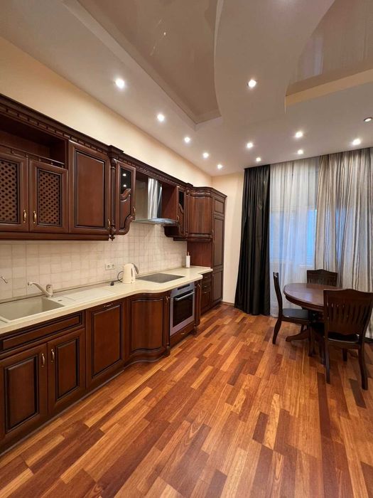 Оренда 3к.квартири вул.Евгена Коновальця 32Б,метро Печерська