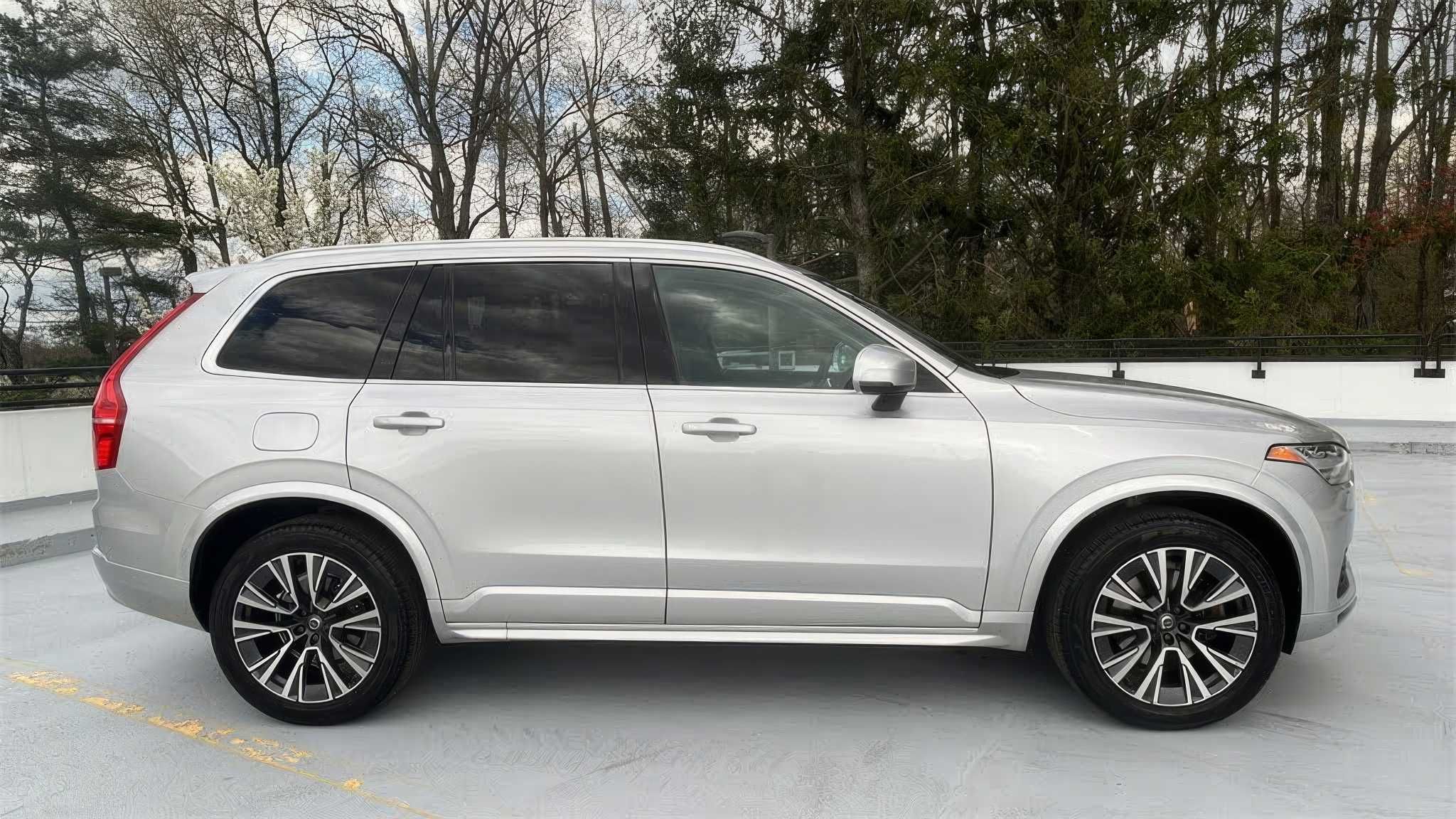 2022 Volvo XC90 T5 Momentum