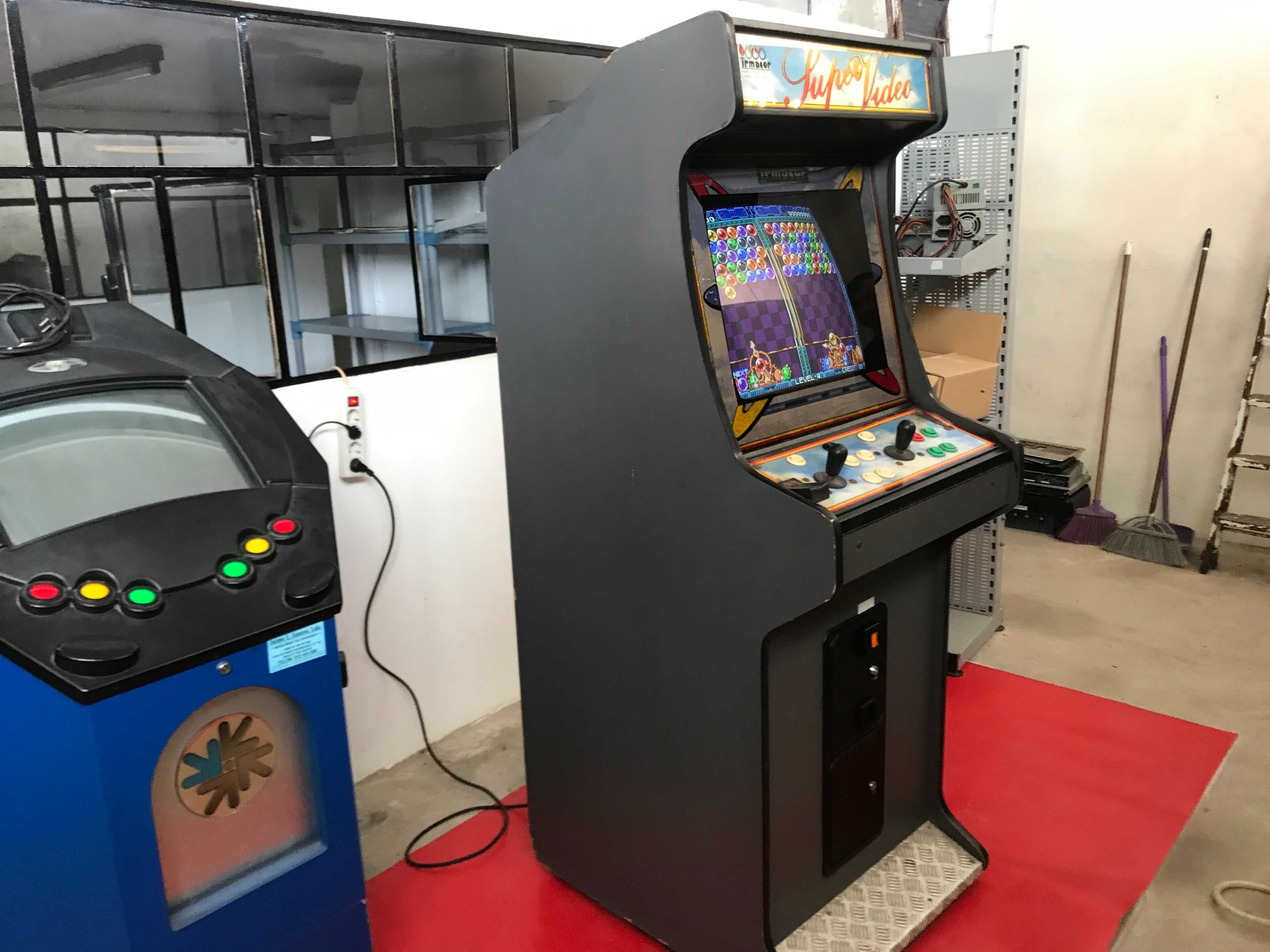 Máquina Video Arcade c/ Slot Neo Geo p/ 4 Cassetes