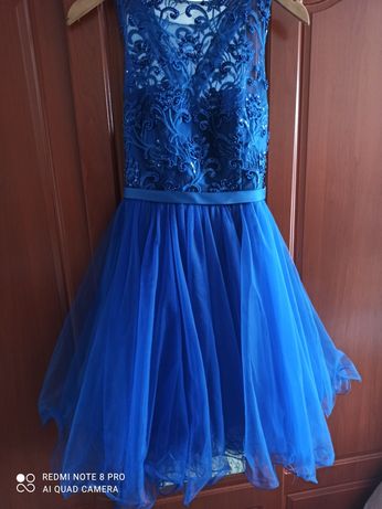 Piękna suknia tiulowa