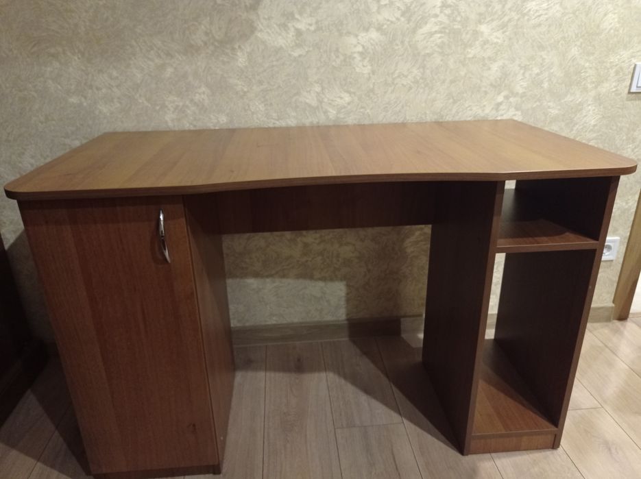 Стіл письмовий, комп'ютерний