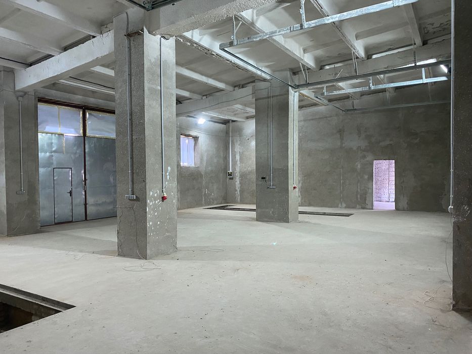 Автосервіс,станція обслуговування вантажних автомобілів