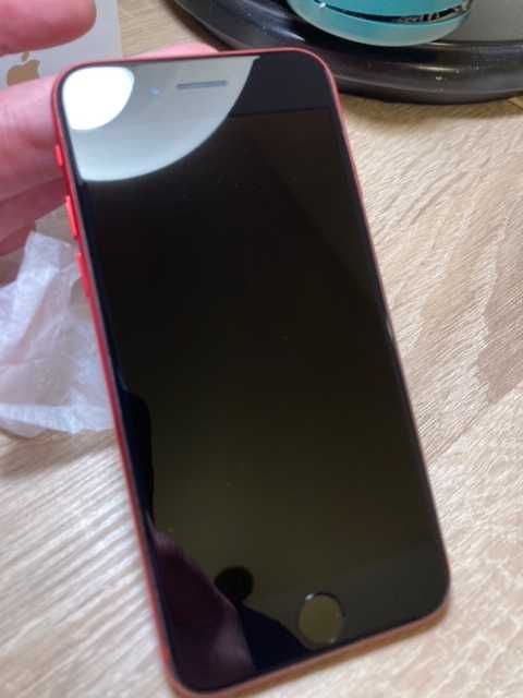 iPhone SE 2020 czerwony