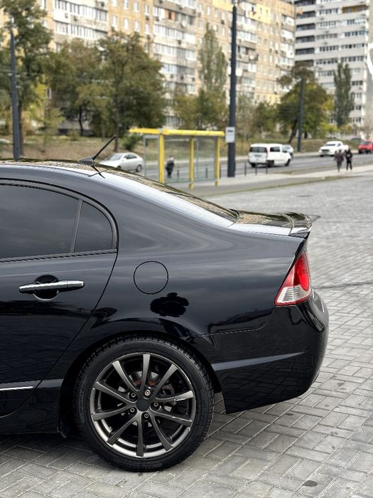 В продаже Honda Civic 2008 года 1.3 гибрид