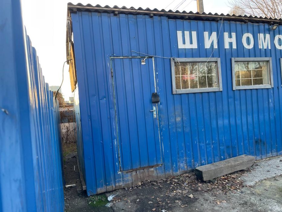 Битовка 7,5*2,5 висота 3,1 метра фасад металевий профнастил