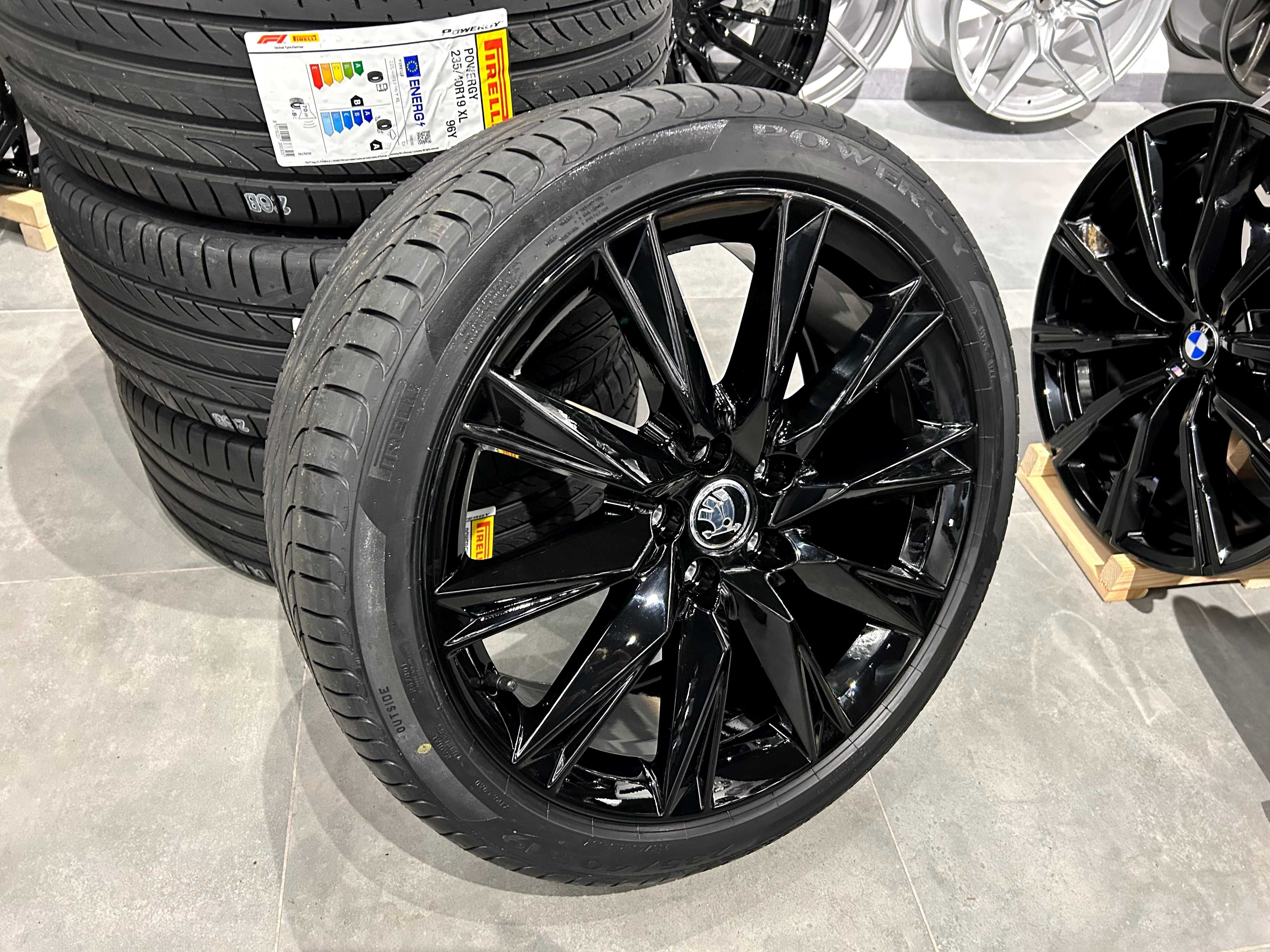 Oryginalne koła letnie 19 5x112 ET45 SKODA Superb Pirelli Powergy