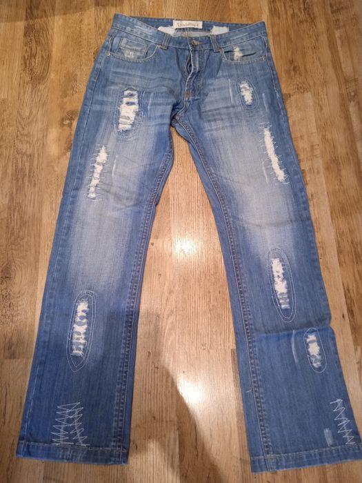 Jeansy z przetarciami 33