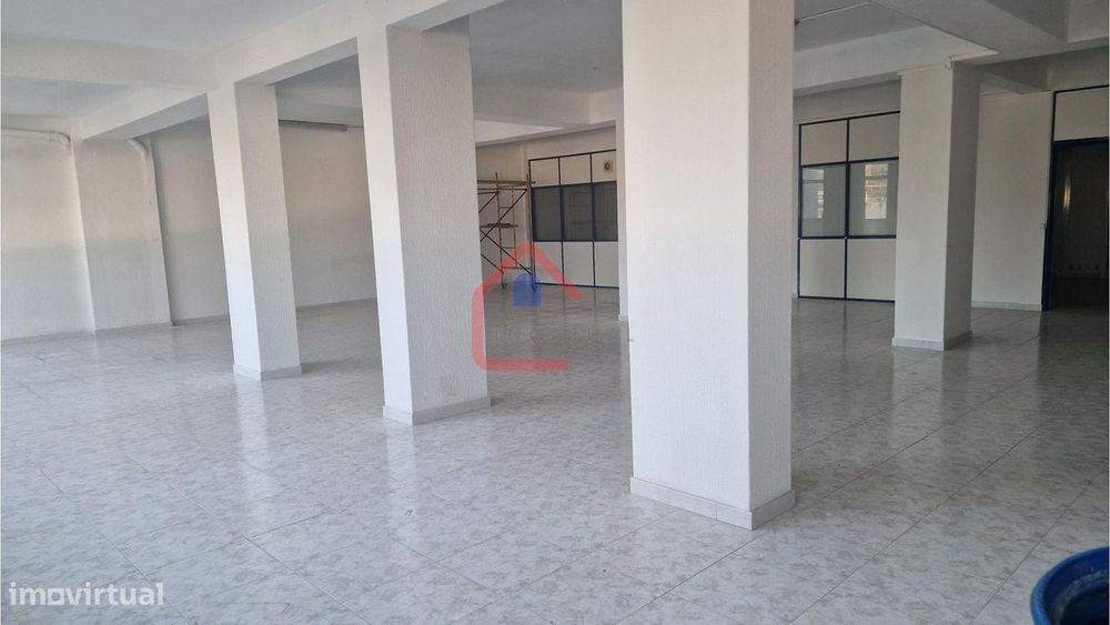 Armazém em Amora