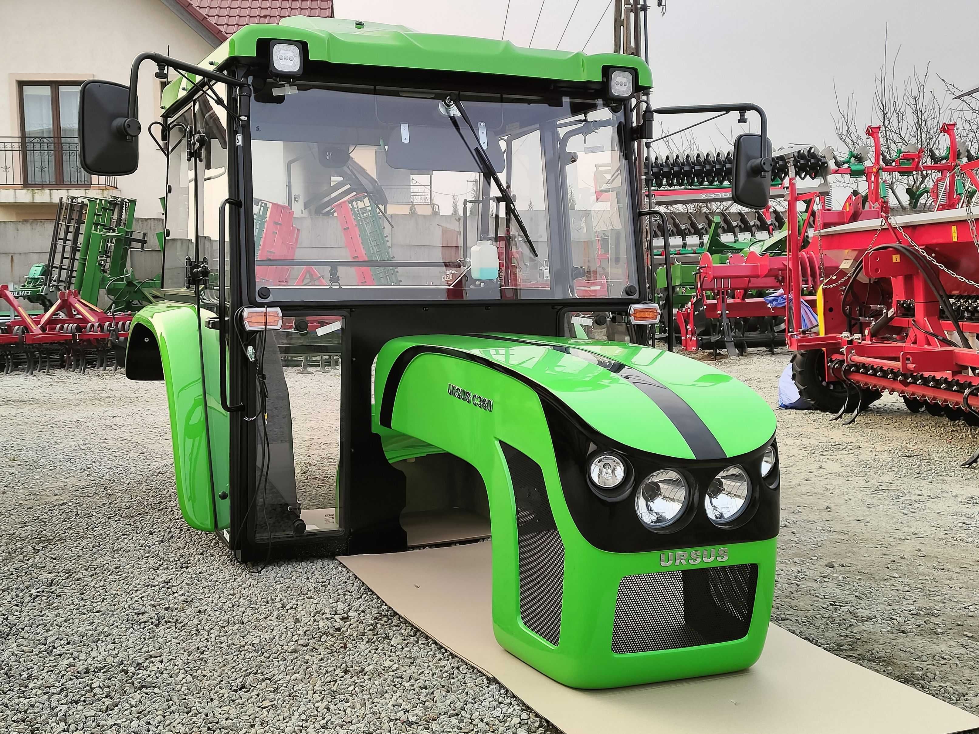 Kabina C-360 z błotnikami BTW X 2023 Naglak maska 04 kolor zielony