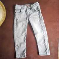 Szare jeansy chłopięce Mark&Spencer rozm.98 cm