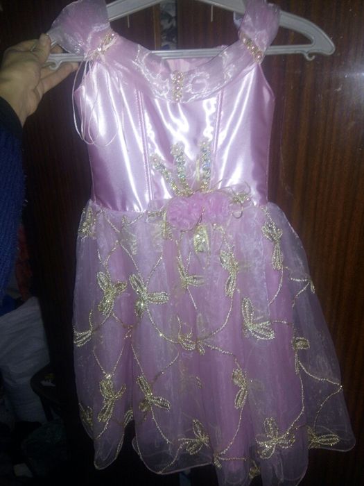 Святкова,бальна сукня 5-7 років