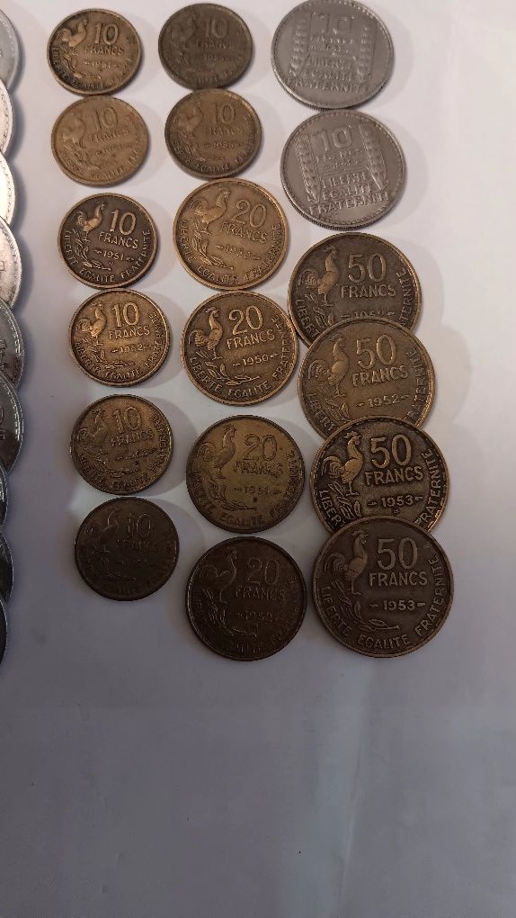 Lote com 43 moedas Francos Franceses