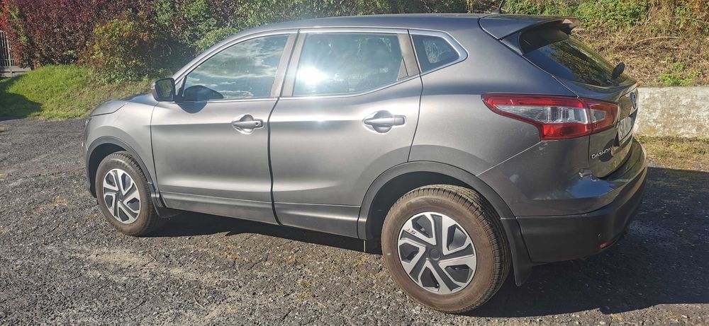 Nissan Qashqai 1,2 benzyna