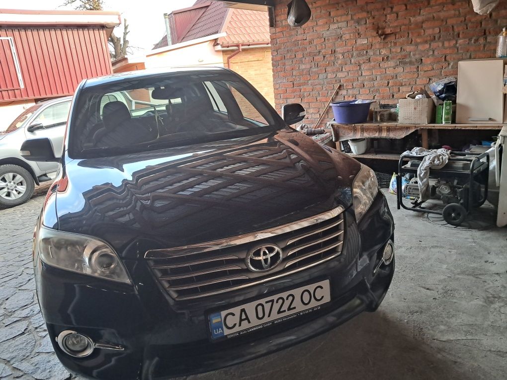 Авто RAV4 Toyota