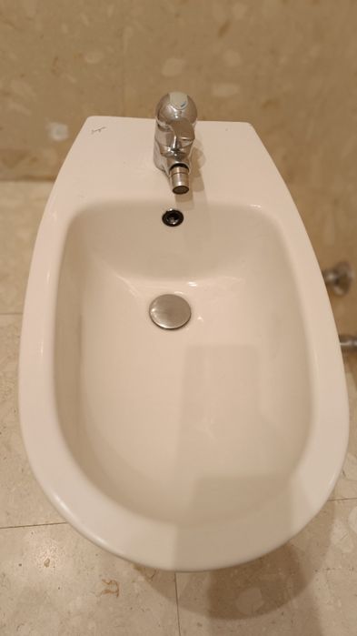 Bidé em bom estado