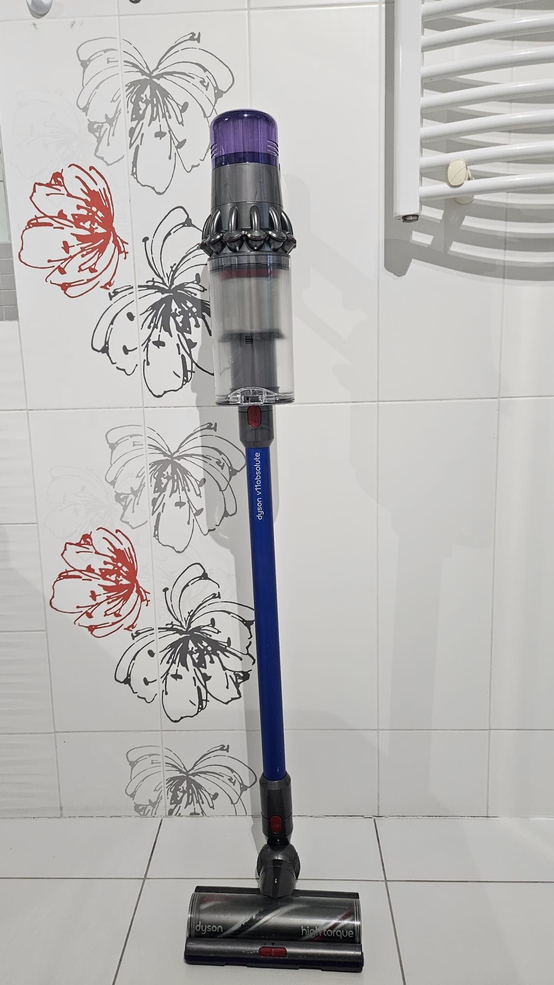Odkurzacz pionowy Dyson V11 bardzo ładny