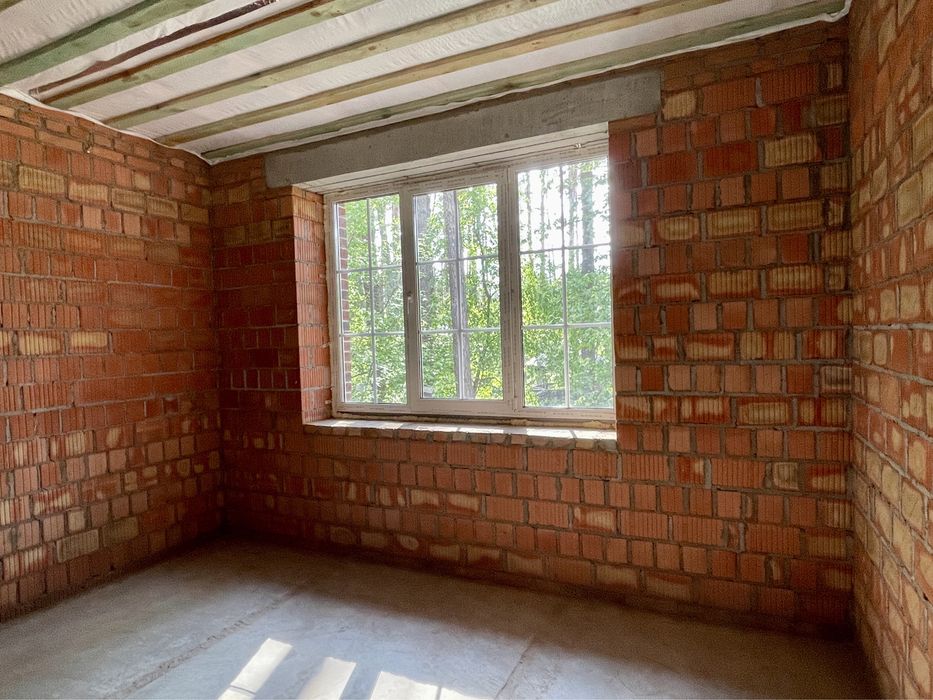 Дом в коттеджном городке в лесной Буче.