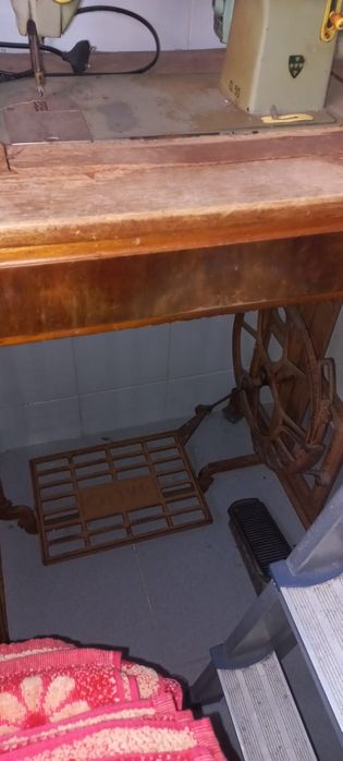 Máquina de costura OLIVA