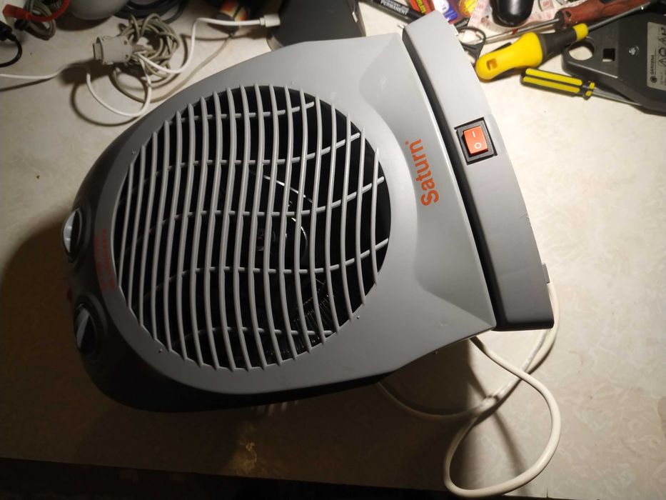 Saturn ST-HT8341k тепловентилятор з поворотною підставкою
