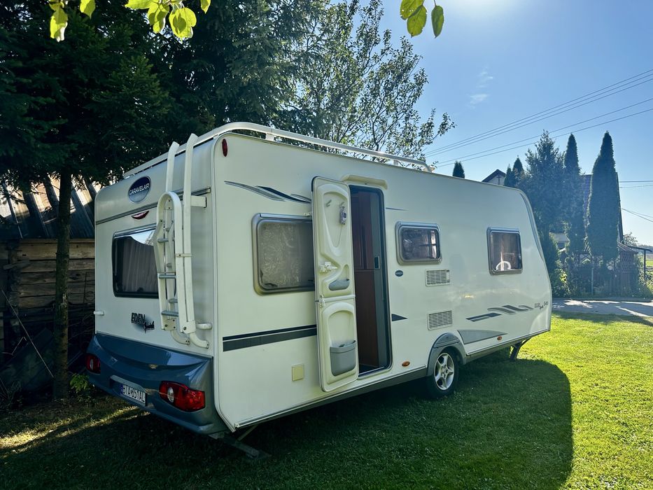 Duża i komforotwa przyczepa kempingowa CARAVELAIR Eden Speciale 540