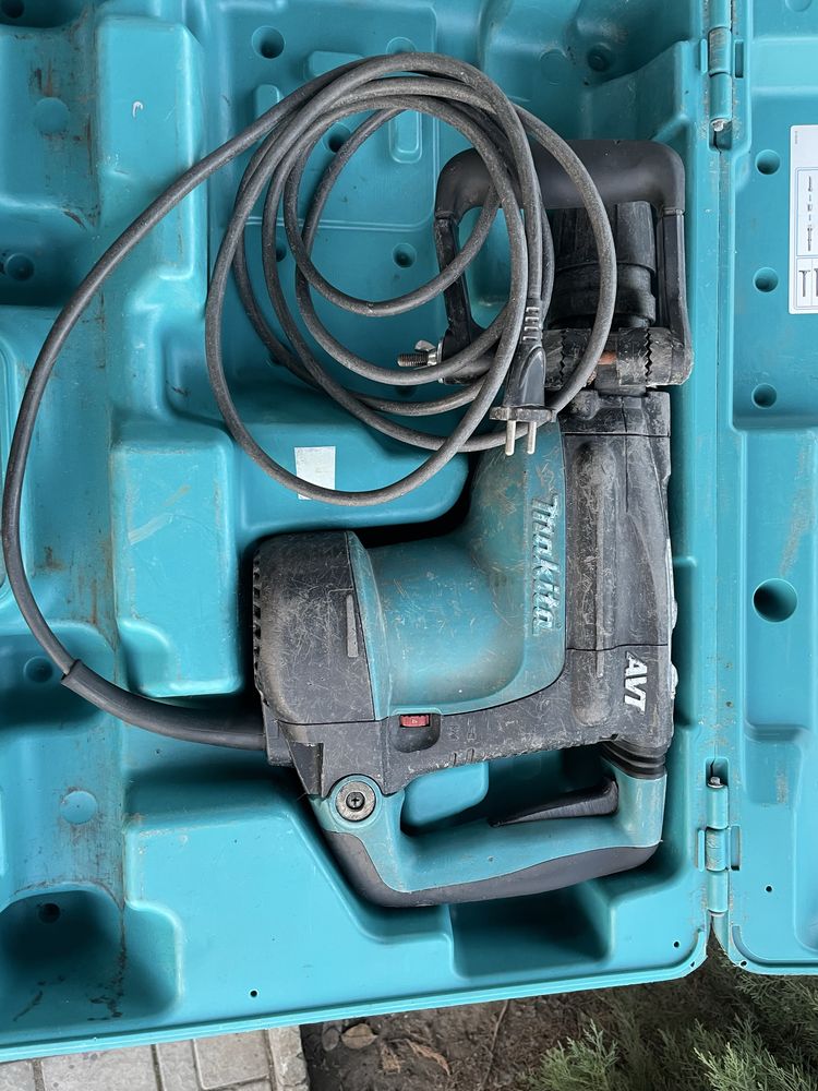 Продам Перфоратор Makita HR4011C в кейсі.