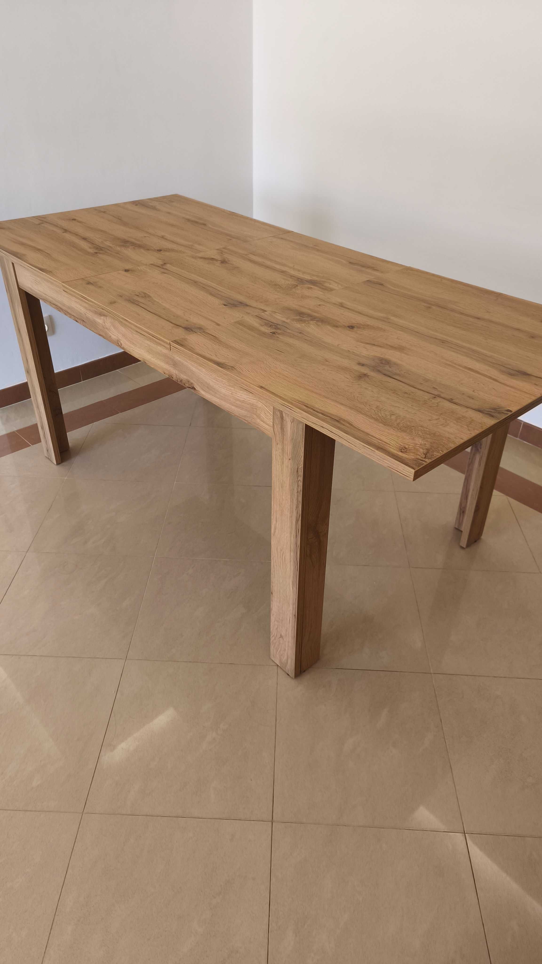 Mesa de jantar retangular extensível
