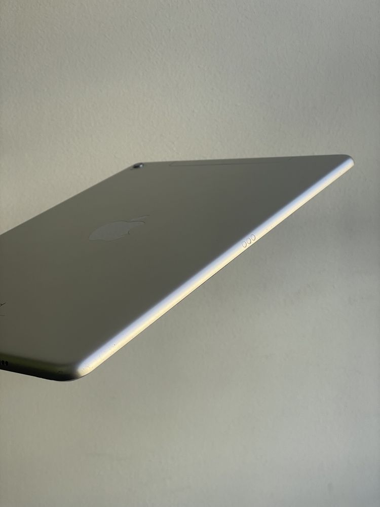 Планшет айпад Apple iPad Pro, 9,7", 128 GB. Wi-Fi+LTE, Silver