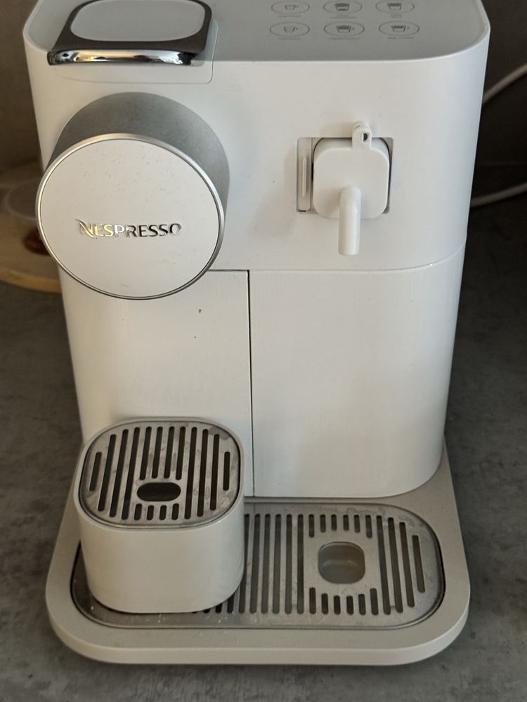 Ekspres Nespresso Latassima One