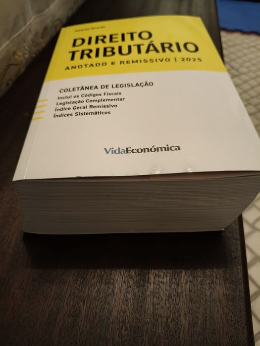 Livro de direito tributário 2025