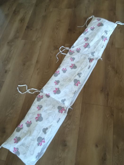 Ochraniacz na łóżeczko dla dziewczynki