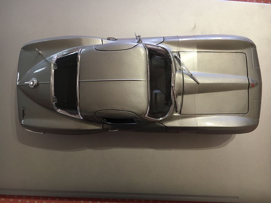 Miniatura 1965 Chevrolet Corvette, 1/18 da Maisto