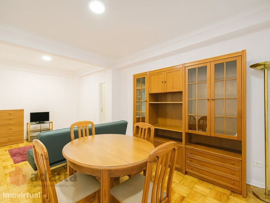 Arrendamento T2+1 Mobilado - Junto à Avenida Fernão de Magalhães, C...