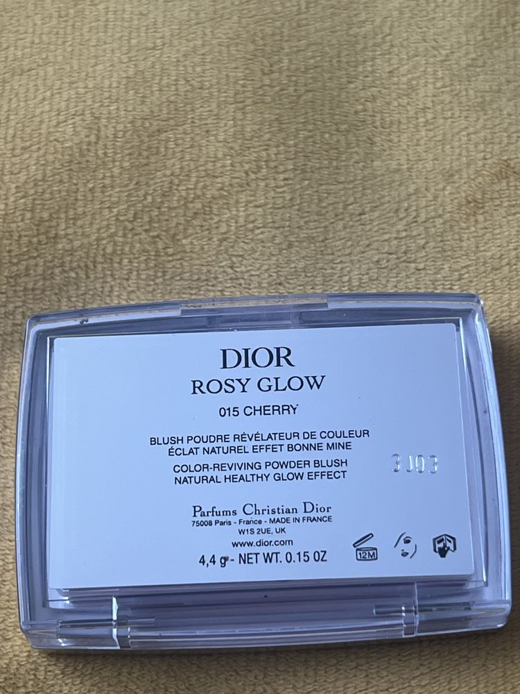 Róż w kamieniu Dior