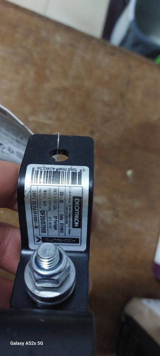 Fixação de teto para saco de boxe