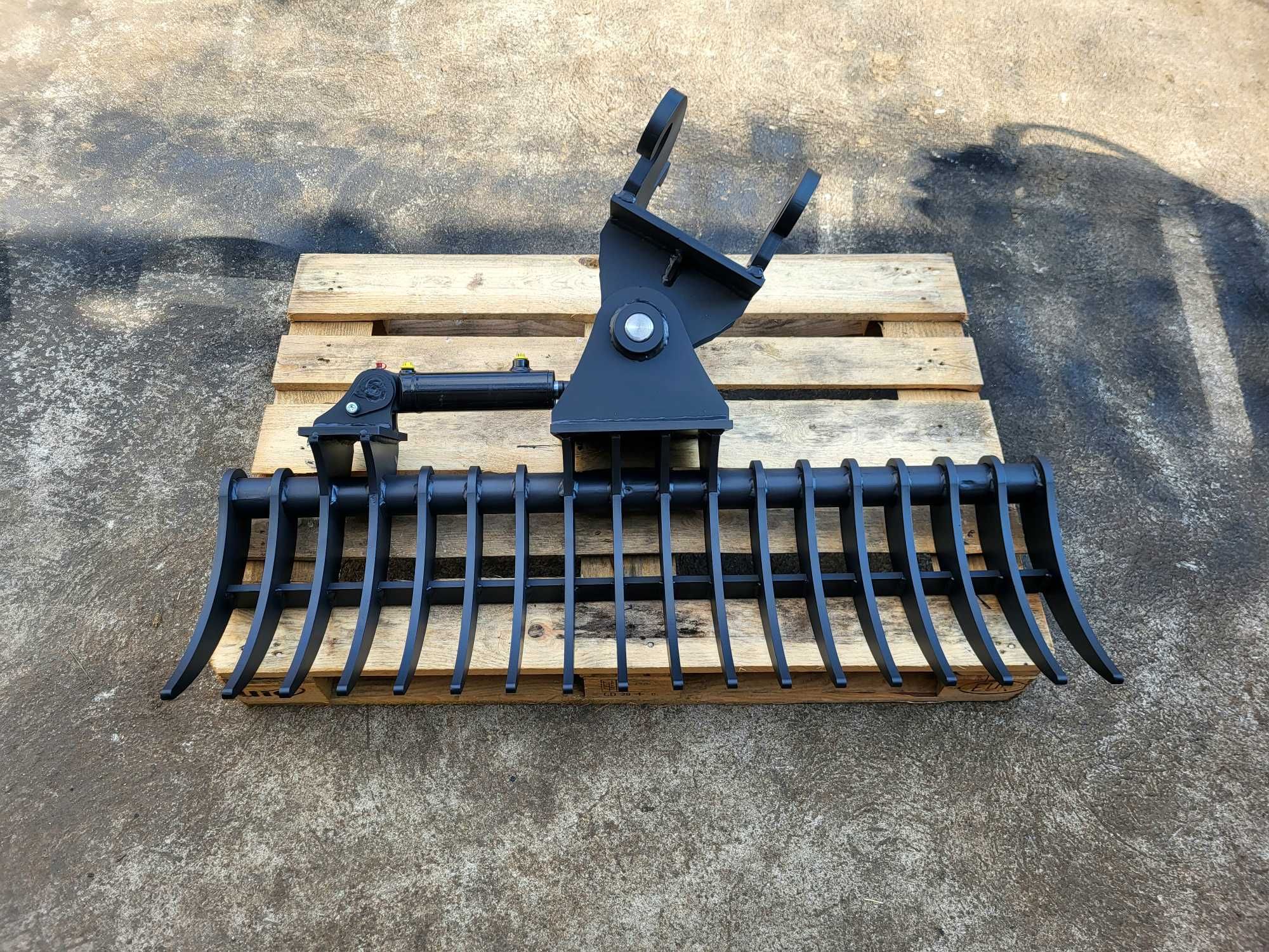 Grabie poziomowane hydraulicznie ukosowane do minikoparki 120cm