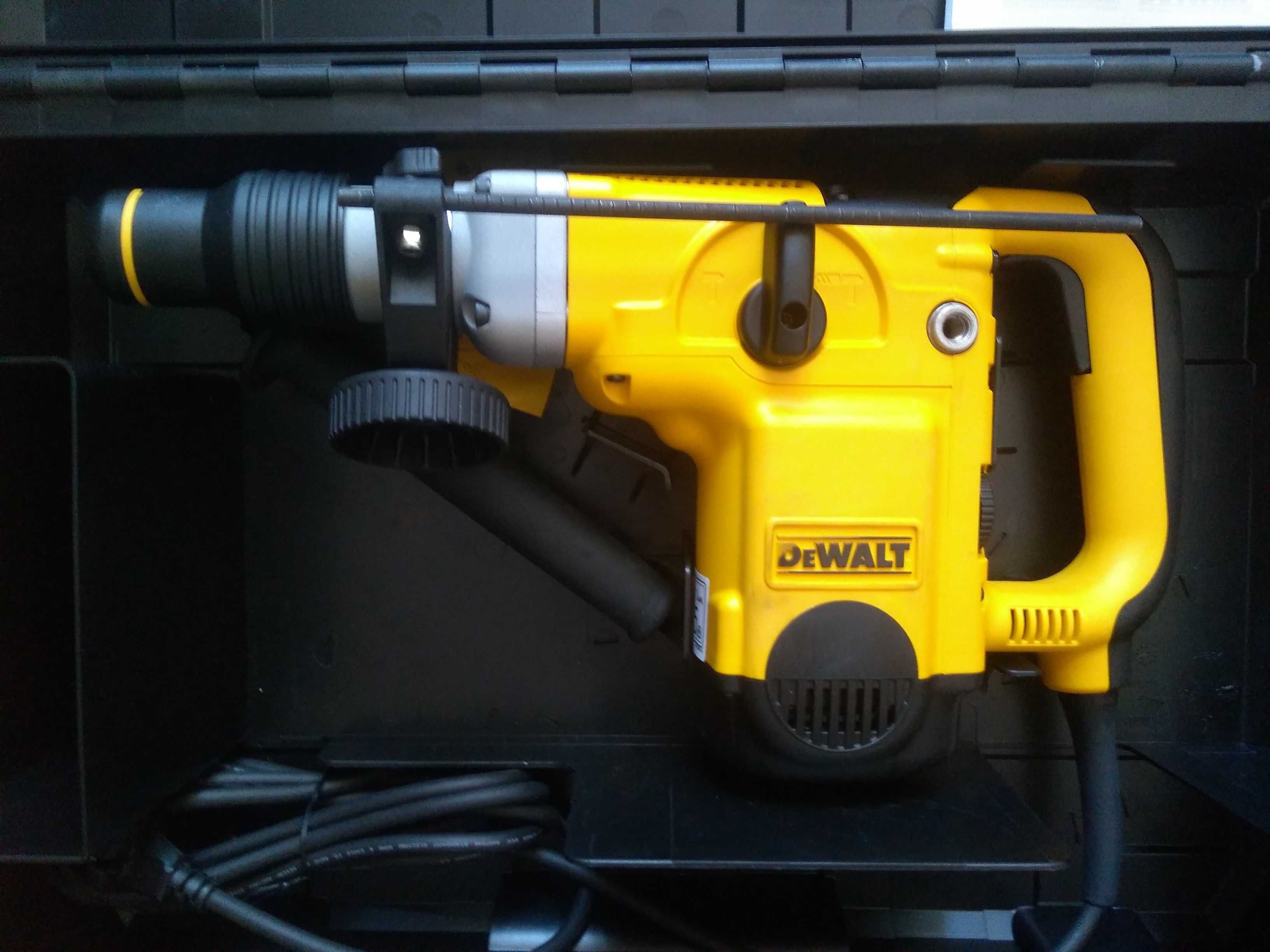 перфоратор DeWalt D25600  SDS max