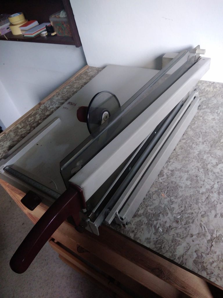 Gilotynka "IDEAL 1058A"