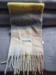 Nowy szal marki ACNE STUDIOS