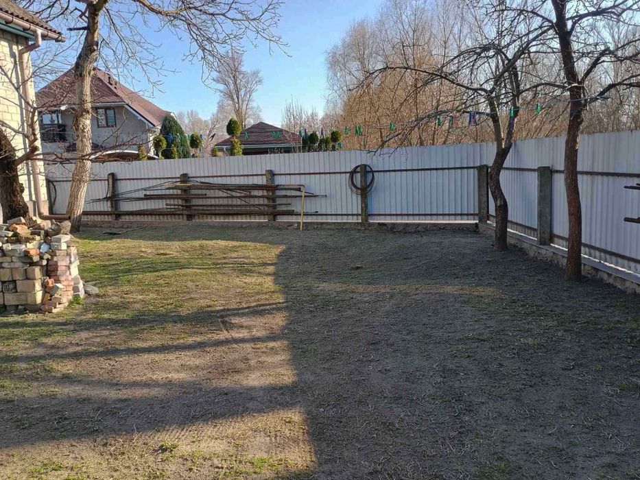 продається житловий будинок біля річки