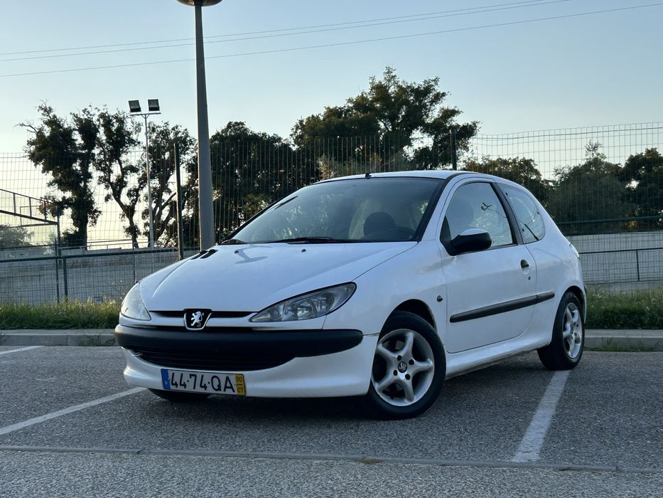 Peugeot 206 1.9D (2000) – Económico, Fiável e Pronto a Circular!